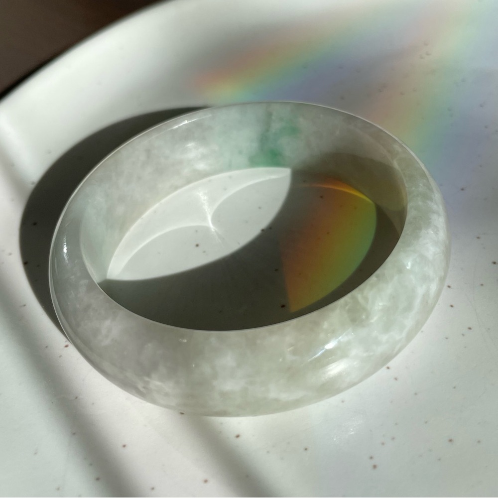 JADE l Authentic Burmese Jade Bangle snow white jade specs of apple green 52mm - Picture 6 of 15
